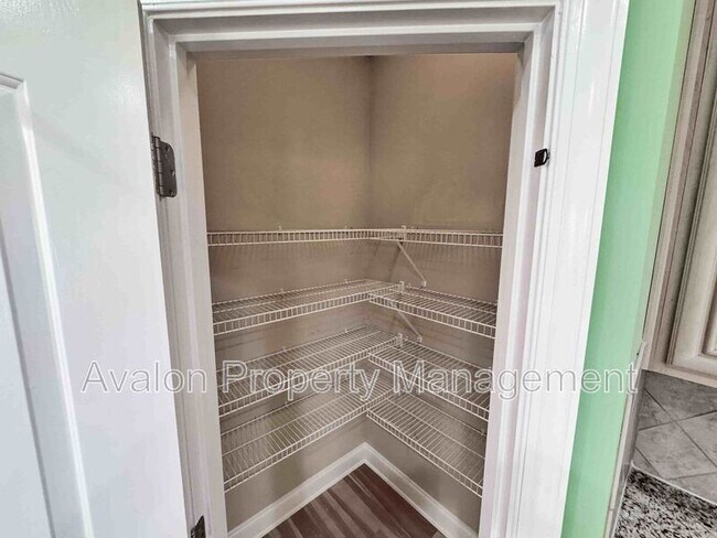 Building Photo - 2435 Manor View