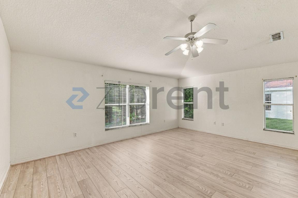 Building Photo - Unit
