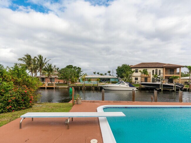 Building Photo - 4930 NE 27th Ave