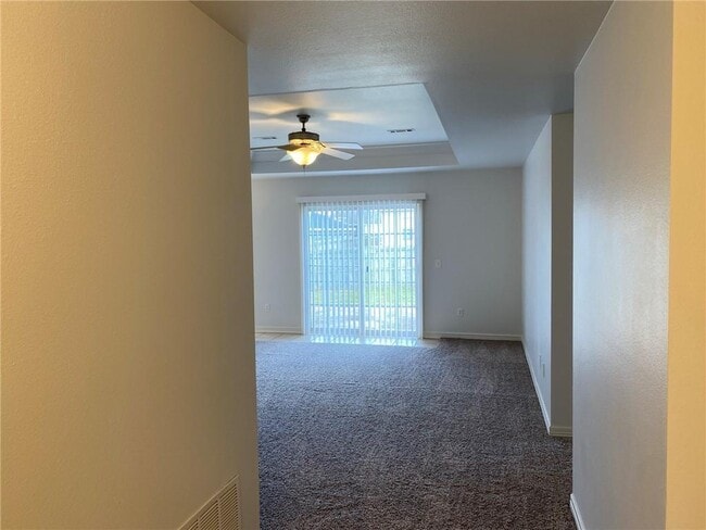 Building Photo - 911 SW Cheyenne Dr