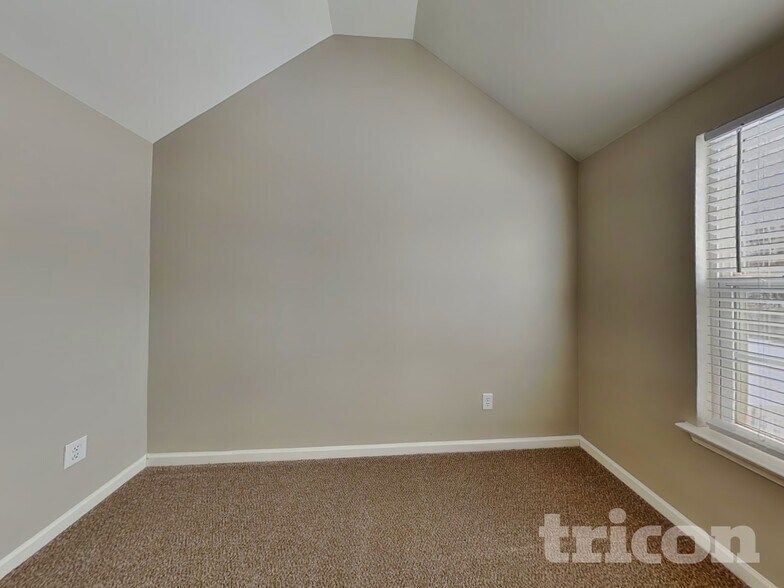 Building Photo - 5819 Twin Brook Dr