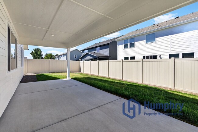 Building Photo - Beautiful home minutes from Costco