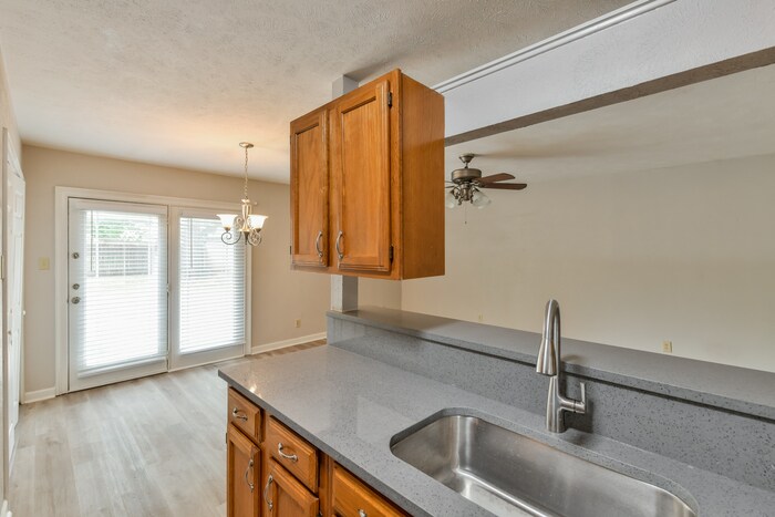 Building Photo - 7024 Greenview Cir S