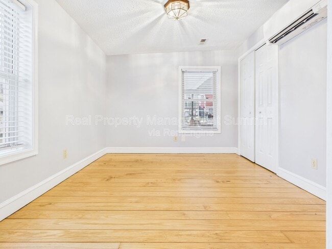 Building Photo - 10 Fayette St