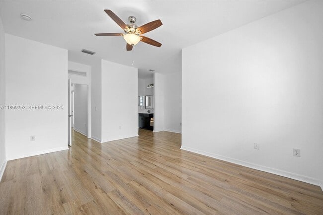 Building Photo - 3019 NW 30th Ave