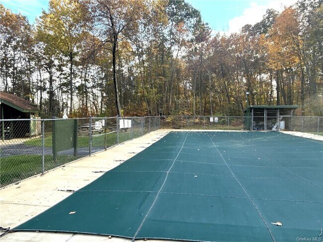 Building Photo - 417 Fox Run Ln