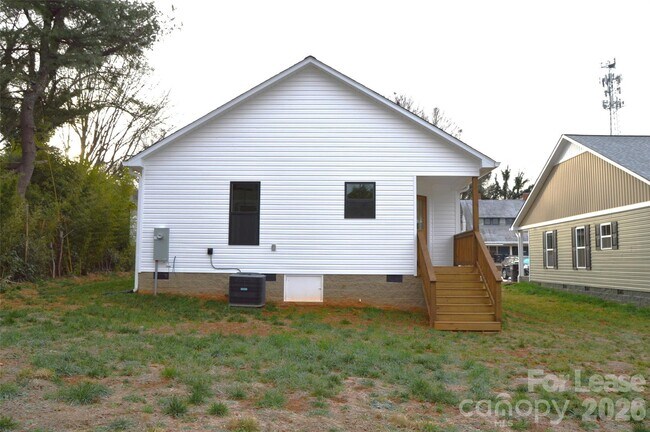 Building Photo - 620 W Bell St