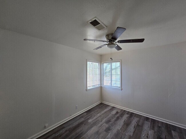 Building Photo - Yucca Ave 6686-6688
