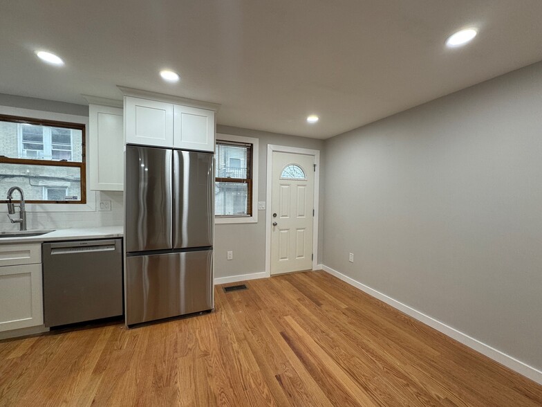 Primary Photo - 41 Ashford St