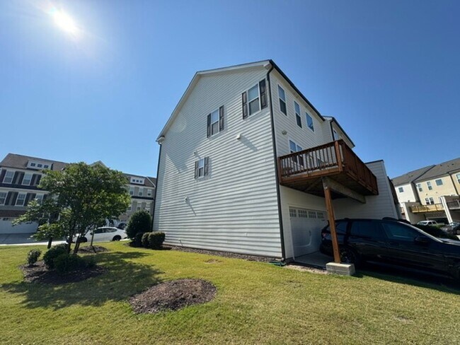 Building Photo - Preleasing in Apex!