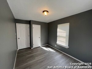 Building Photo - 2513 Quintana Rd