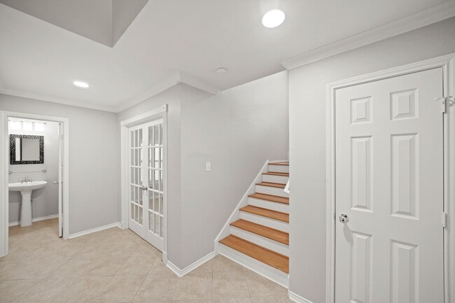 Building Photo - 1014 Rochow St