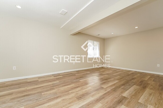 Building Photo - REDUCED!