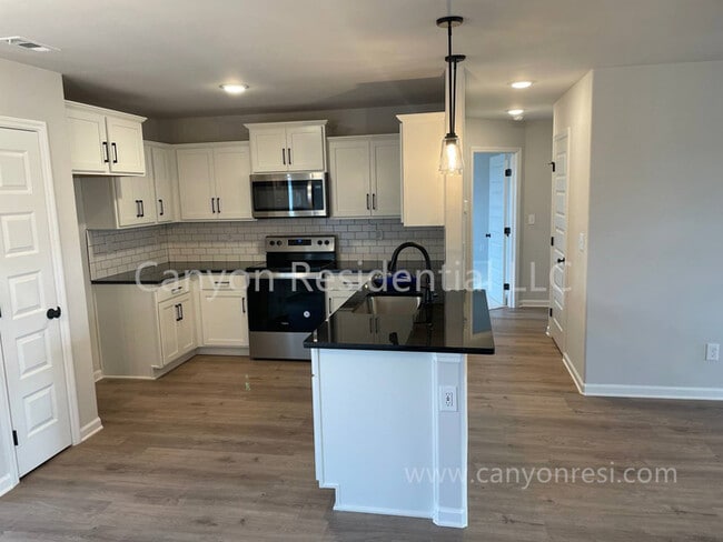 Building Photo - 114 Wilcot Rd