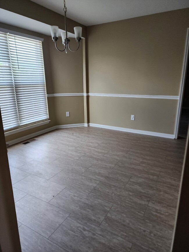 Building Photo - Station Camp Schools zoning! 3 bed with bonus room! Pet friendly!