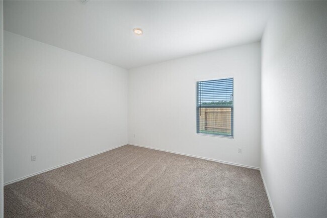 Building Photo - 117 Prairie Dog Town Dr