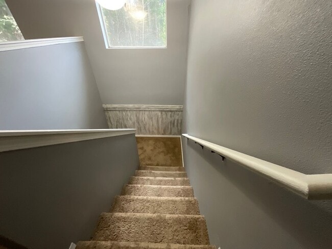 Building Photo - 5 Bedroom Home on 5 Acres!