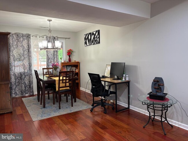 Building Photo - 208 Burnam Wood Dr