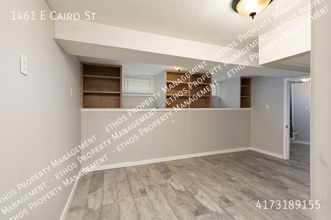 Building Photo - 1461 E Cairo St