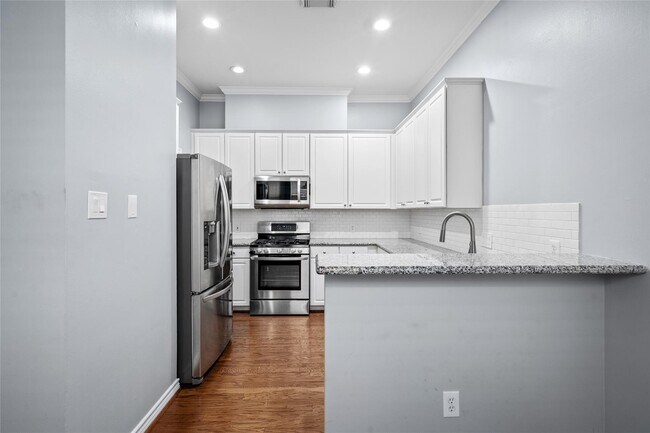 Building Photo - 612 Detering St