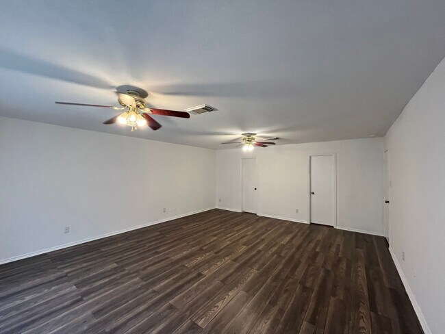 Building Photo - 8419 Manderly Pl