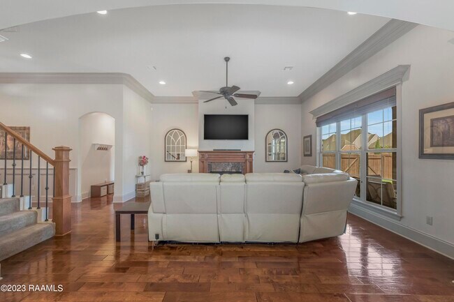 Building Photo - 201 Bayou Parc Dr