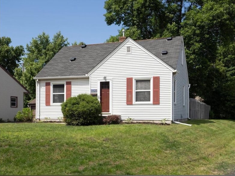 Primary Photo - 4032 Webster Ave S