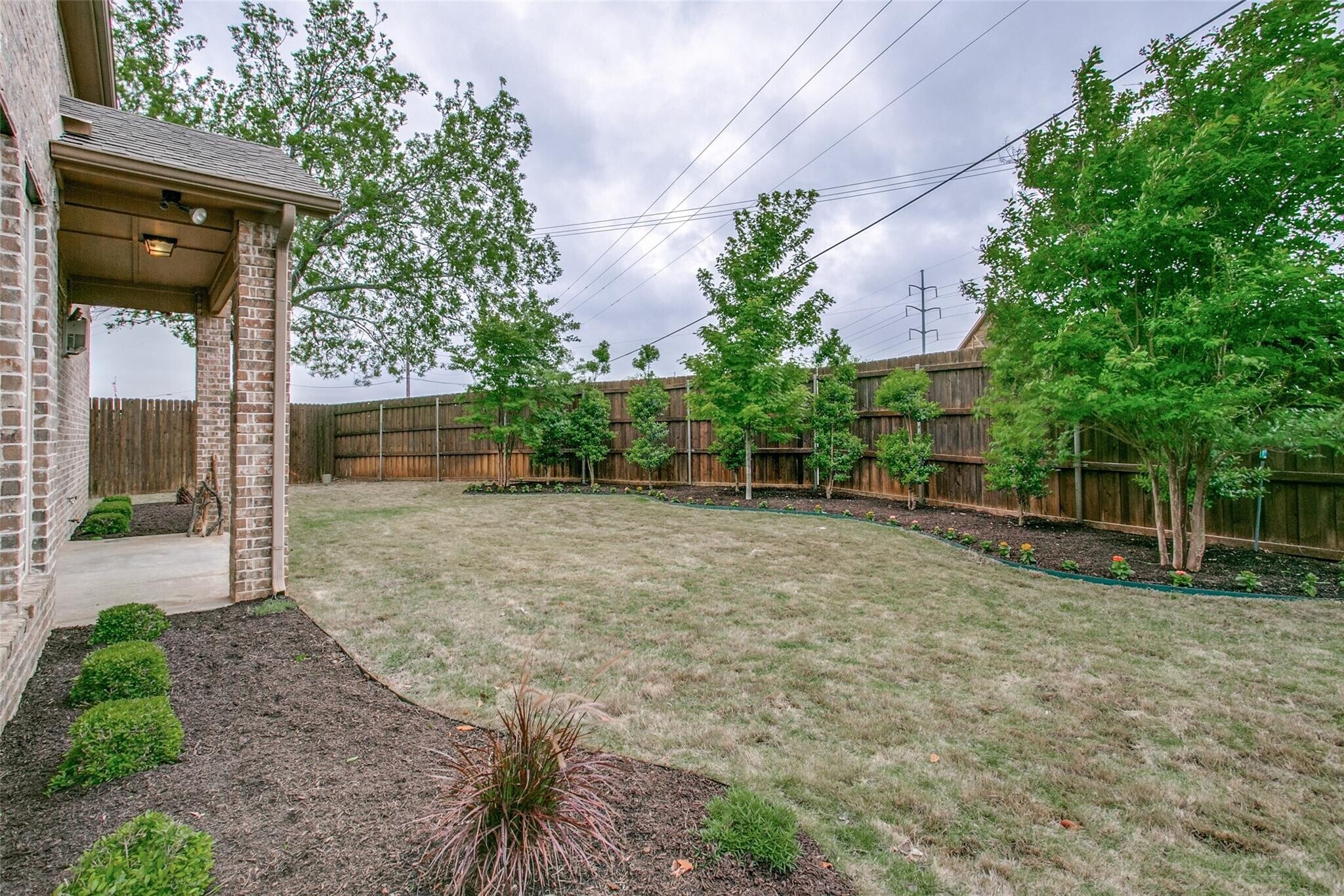 Building Photo - 1805 Castle Ct