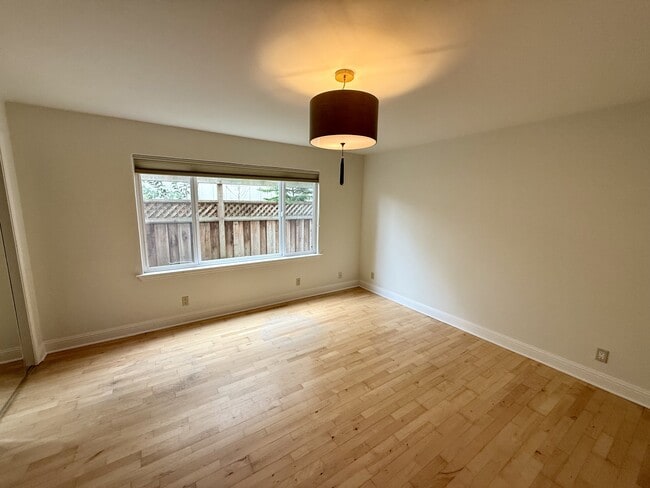 Building Photo - 143 Alamo Ave