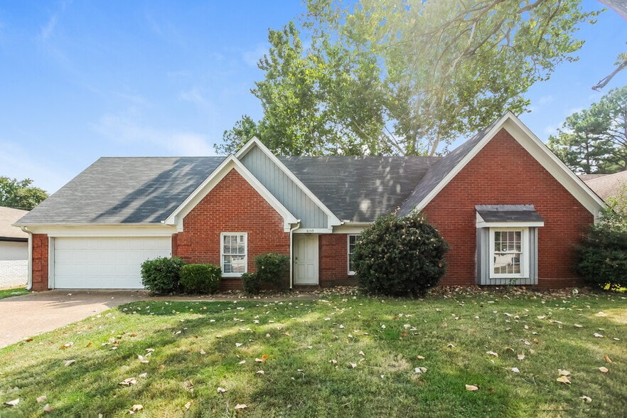 Primary Photo - 8159 Creekside Cir N