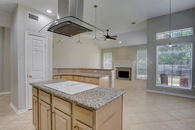 Building Photo - 14019 Lake Trail Dr