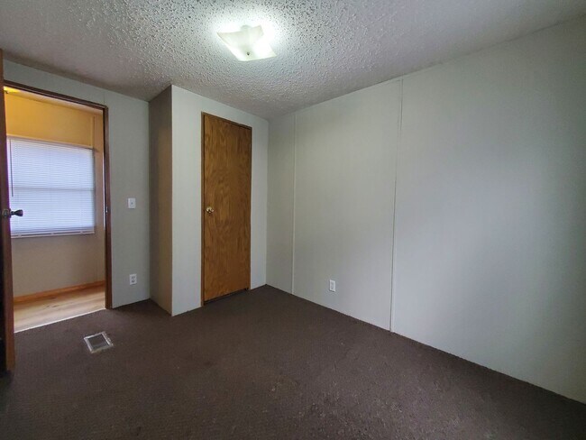 Building Photo - 200 cedar cove lane