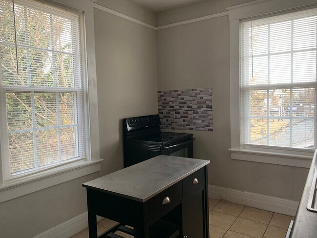 Building Photo - 106 Yeardley Ave