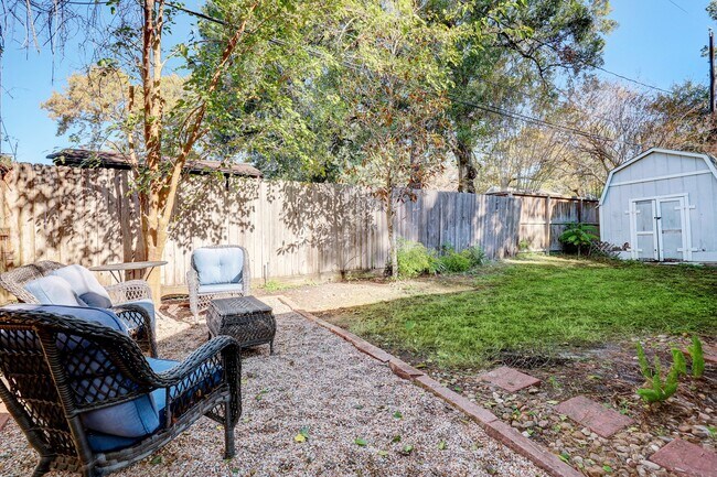 Building Photo - 1070 Lamonte Ln