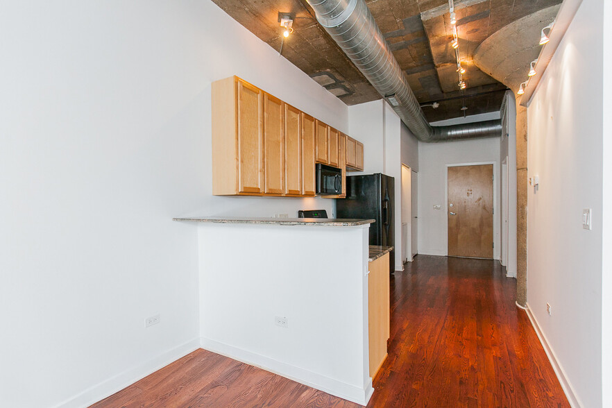 Building Photo - 1111 W 14th Pl