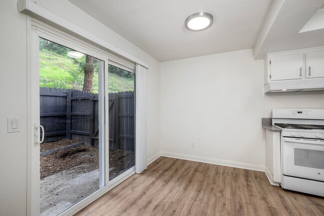 Building Photo - VIA261