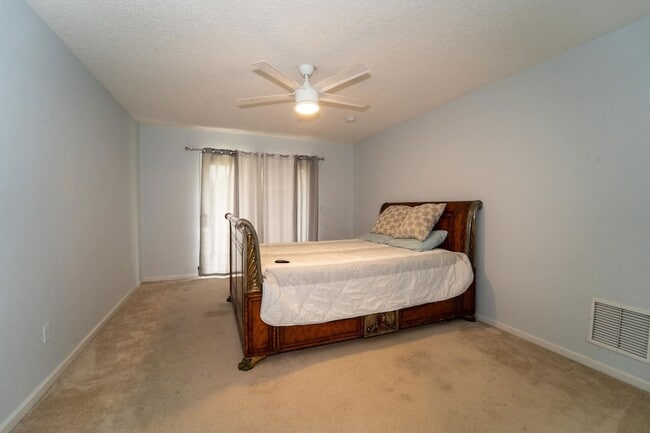 Building Photo - 109 Bilbao Dr