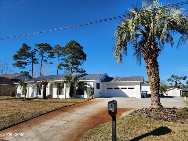 Building Photo - 322 Greenwood Cir