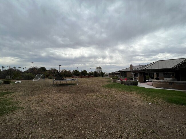 Building Photo - Brown Rd 3702 E