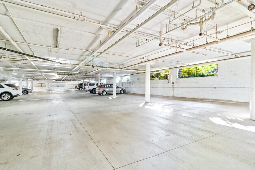 Building Photo - 64 N Mar Vista Ave