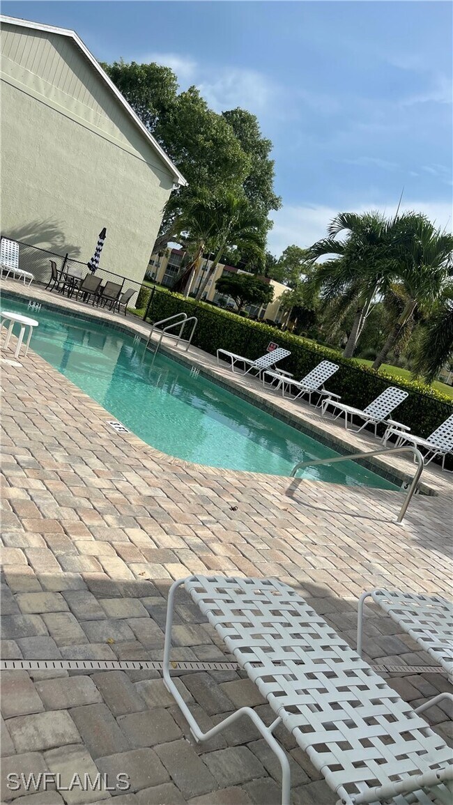 Building Photo - 267 Quail Forest Blvd