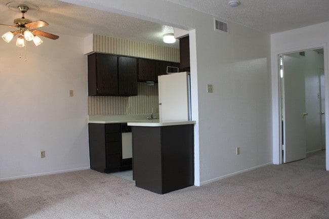 Kitchen - Highlander Square Apartments