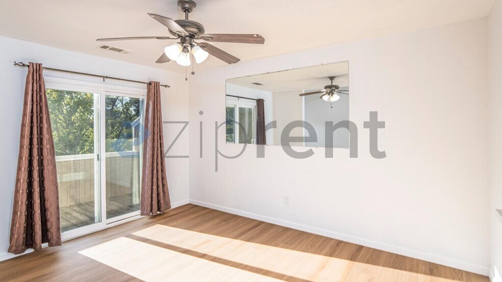 Building Photo - Unit