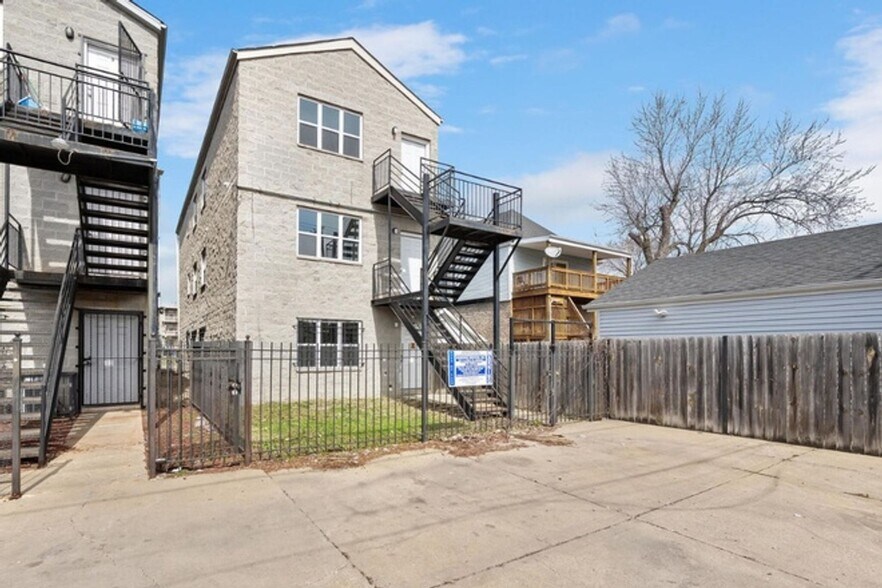 Building Photo - 2855 W Arthington St