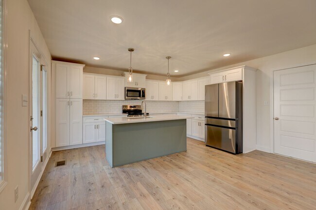 Building Photo - 1385 Harmon Ln