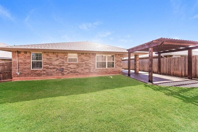 Building Photo - 2421 Shell Dr