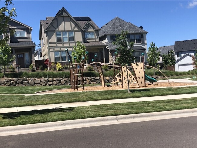 Building Photo - Incredibly Large 4 Bed 2.5 Bath Charmer!
