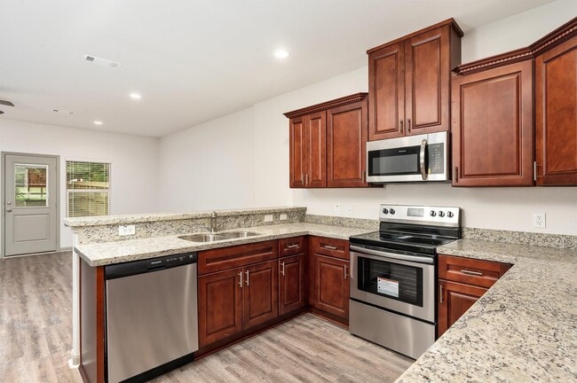 Building Photo - 918 Shady Ln