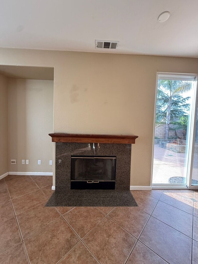 Building Photo - Beautiful Large Two Story Home is Centrall...