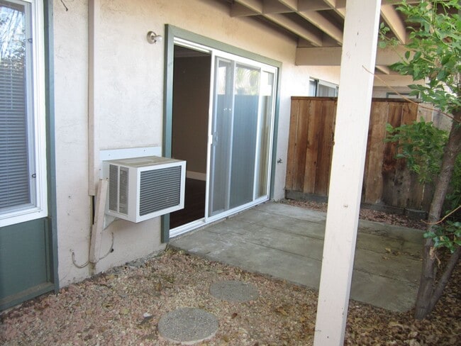 Building Photo - BEAUTIFUL 1 BEDROOM X1 BATHROOM CONDO!!! NOW LEASING!!!